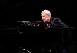 PAOLO CONTE tra i concerti 2023 anche un concerto di beneficienza