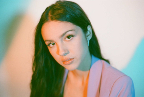 OLIVIA RODRIGO, sarà il singolo dellanno la sua DRIVERS LICENSE ? OLIVIA RODRIGO, sarà il singolo dellanno la sua DRIVERS LICENSE ?