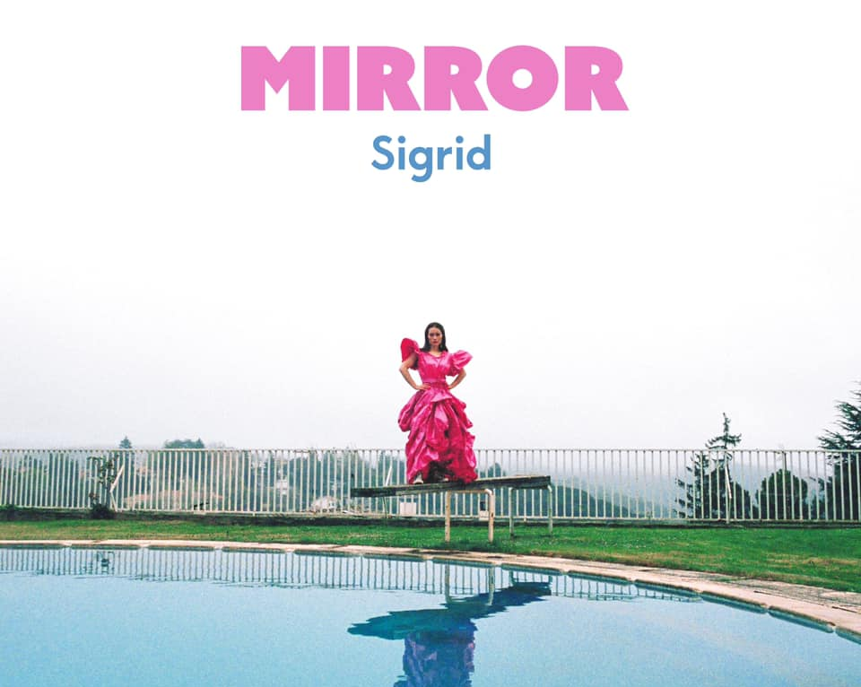 SIGRID torna con il nuovo singolo MIRROR SIGRID torna con il nuovo singolo MIRROR