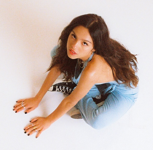 OLIVIA RODRIGO trionfa ai GRAMMY AWARDS 2022 OLIVIA RODRIGO trionfa ai GRAMMY AWARDS 2022